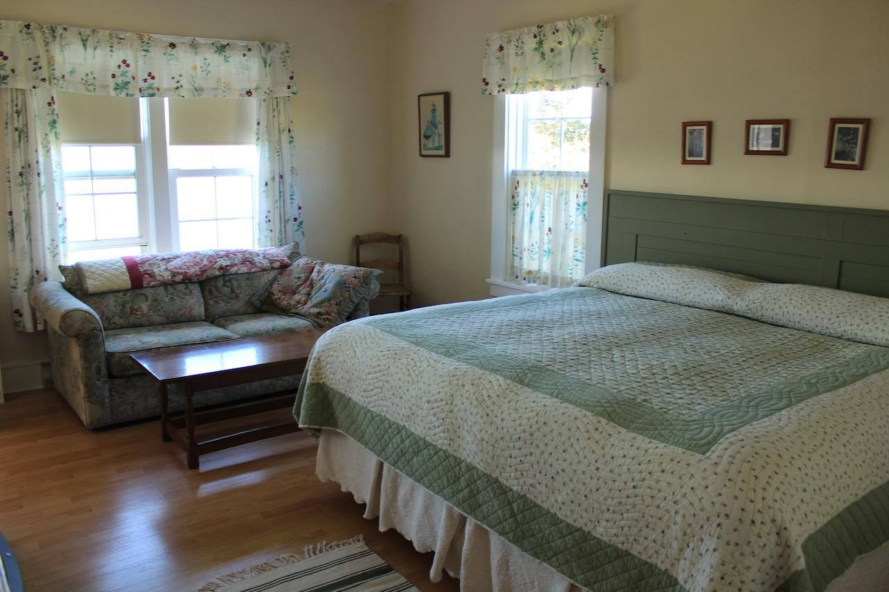 Compass Rose Heritage Inn North Head